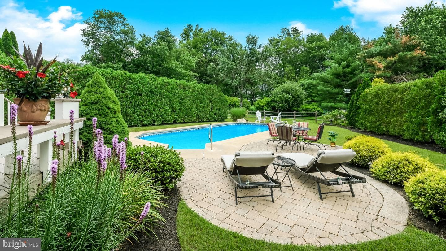 104 Equestrian Drive photo 37