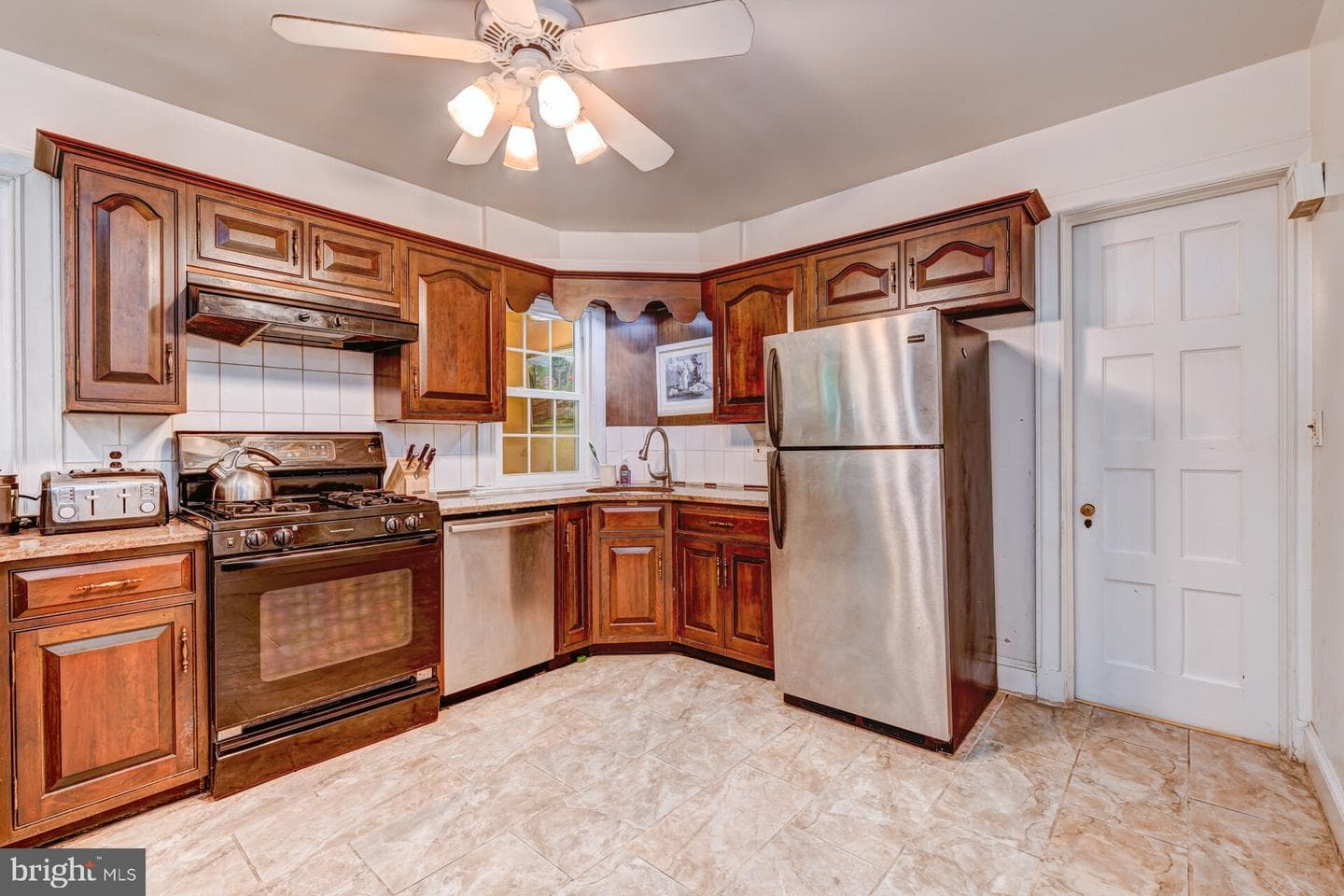 3 Ridge Avenue photo 2