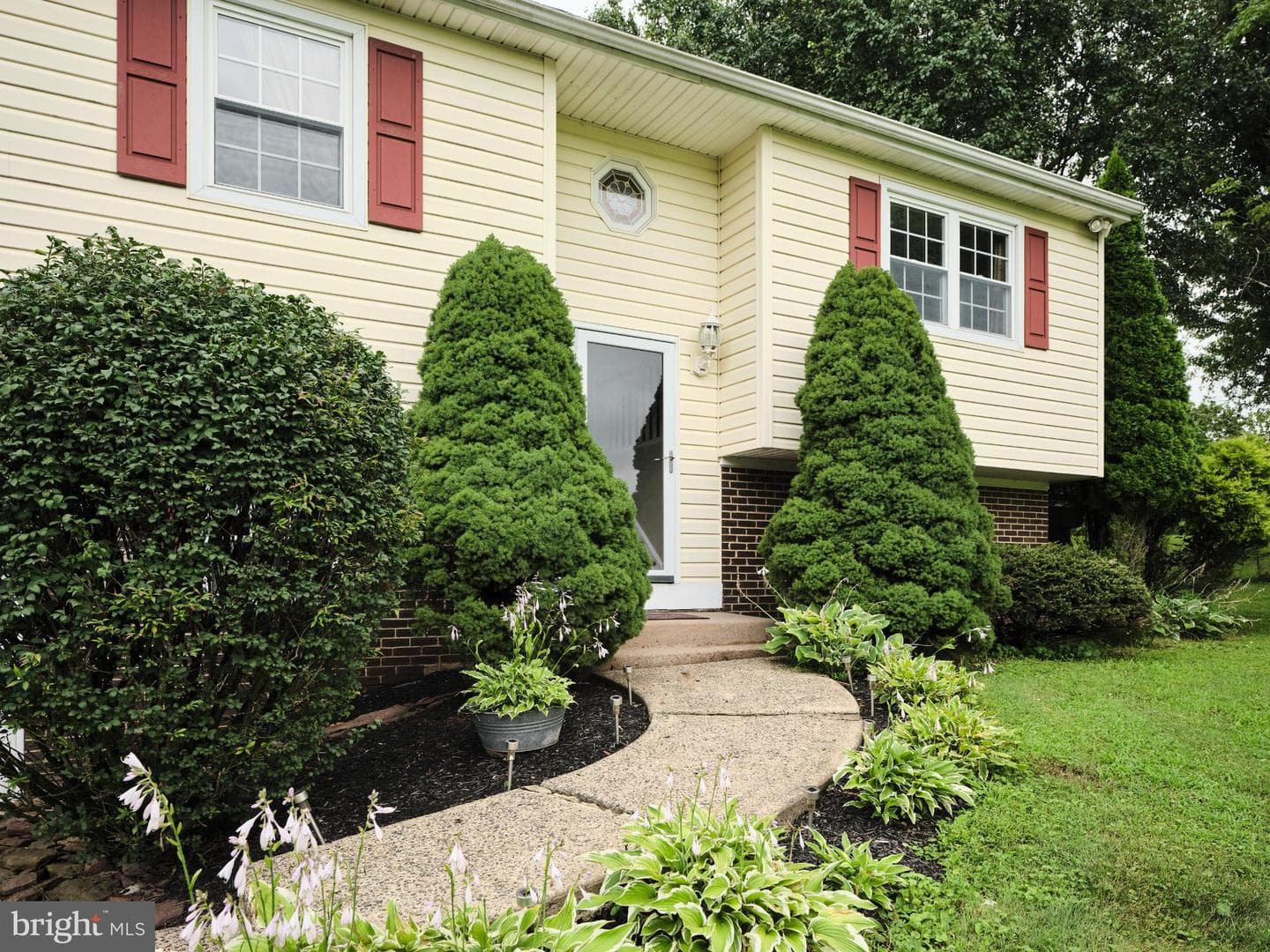 1945 Sweetbriar Road photo 2
