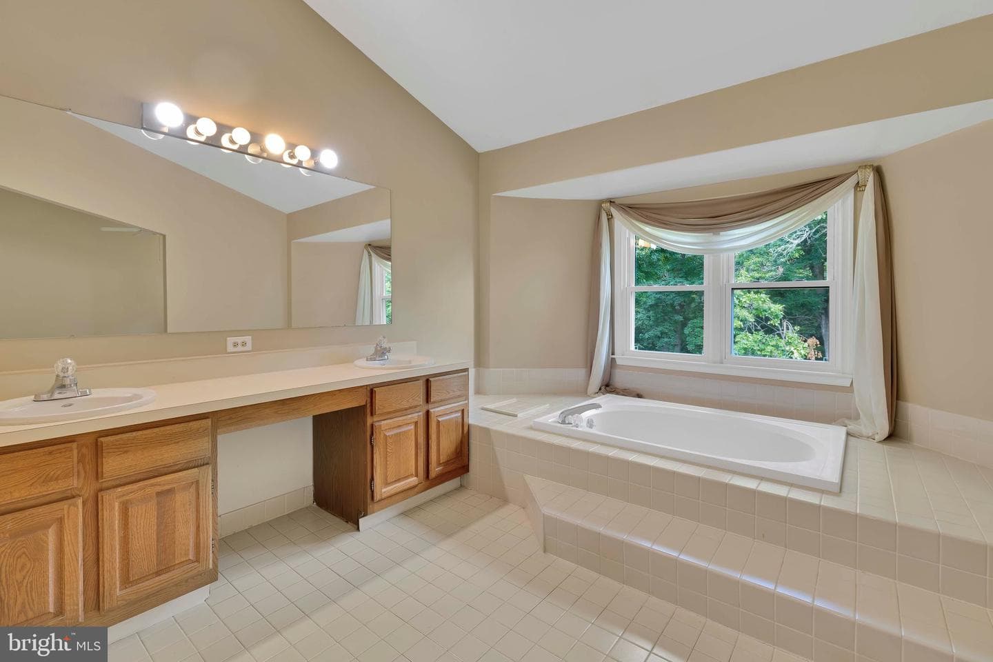 39 W Bellwood Drive photo 14