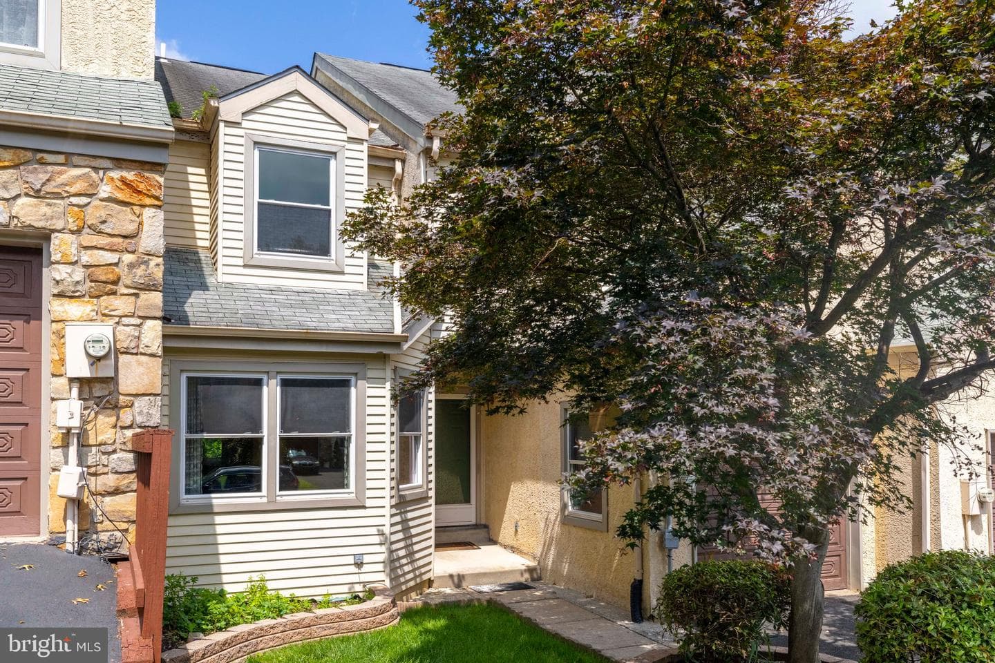 39 W Bellwood Drive photo 2