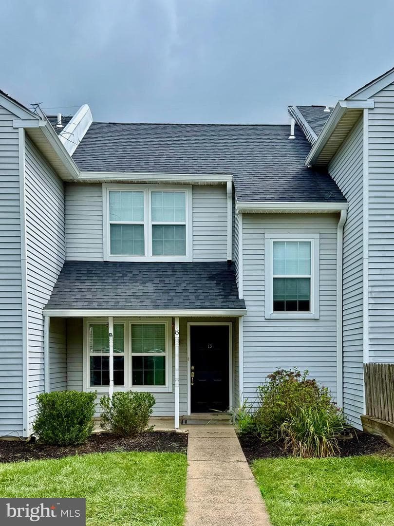 13 Everett Drive photo 1