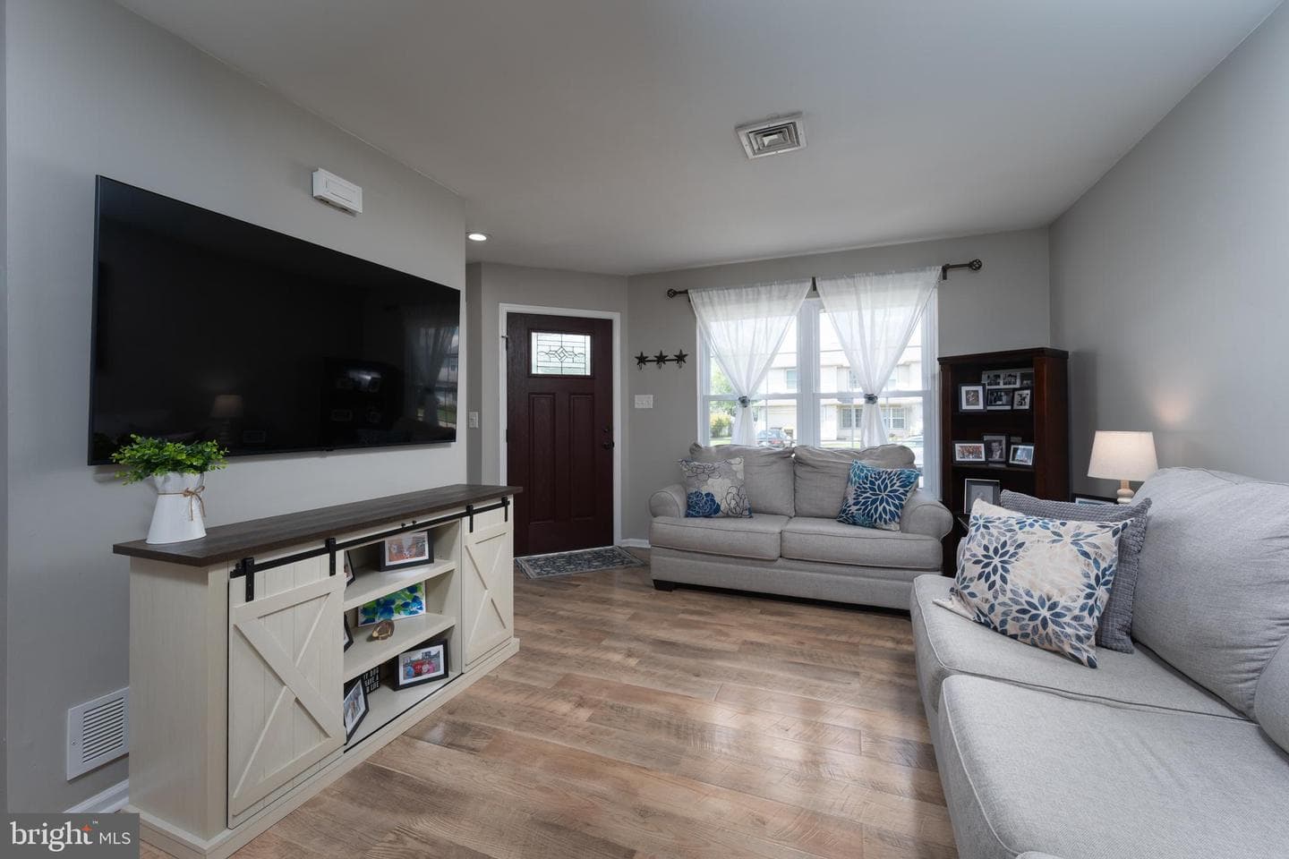 1160 School House Lane photo 6
