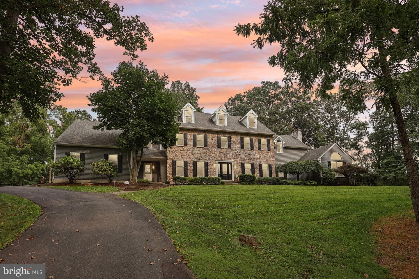 4033 Devonshire Drive photo 2