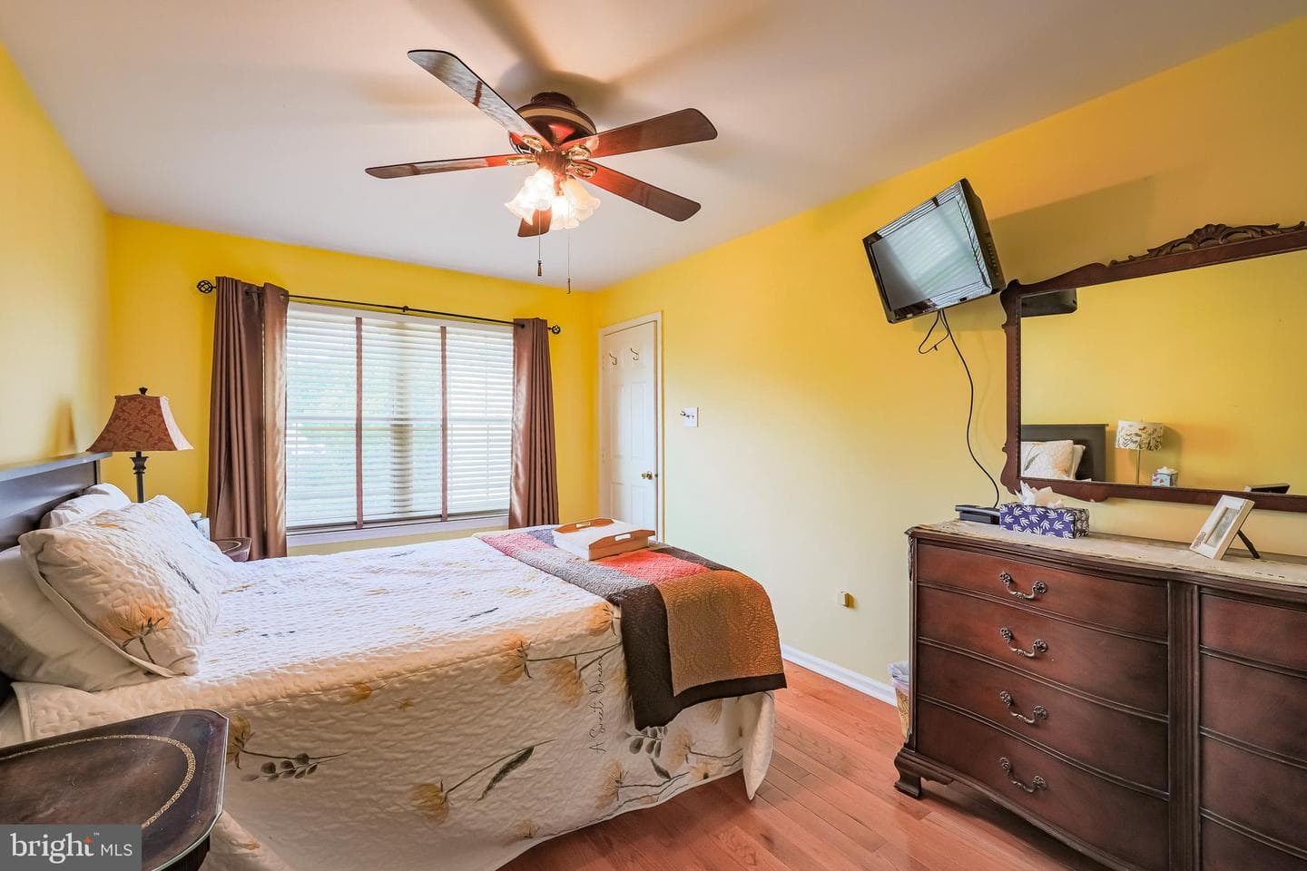 2460 Elfreths Alley photo 31