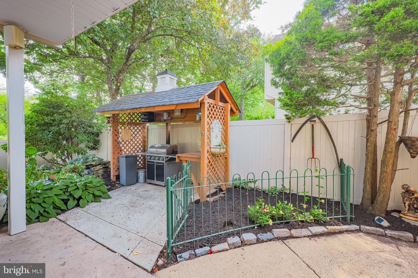 2460 Elfreths Alley photo 40