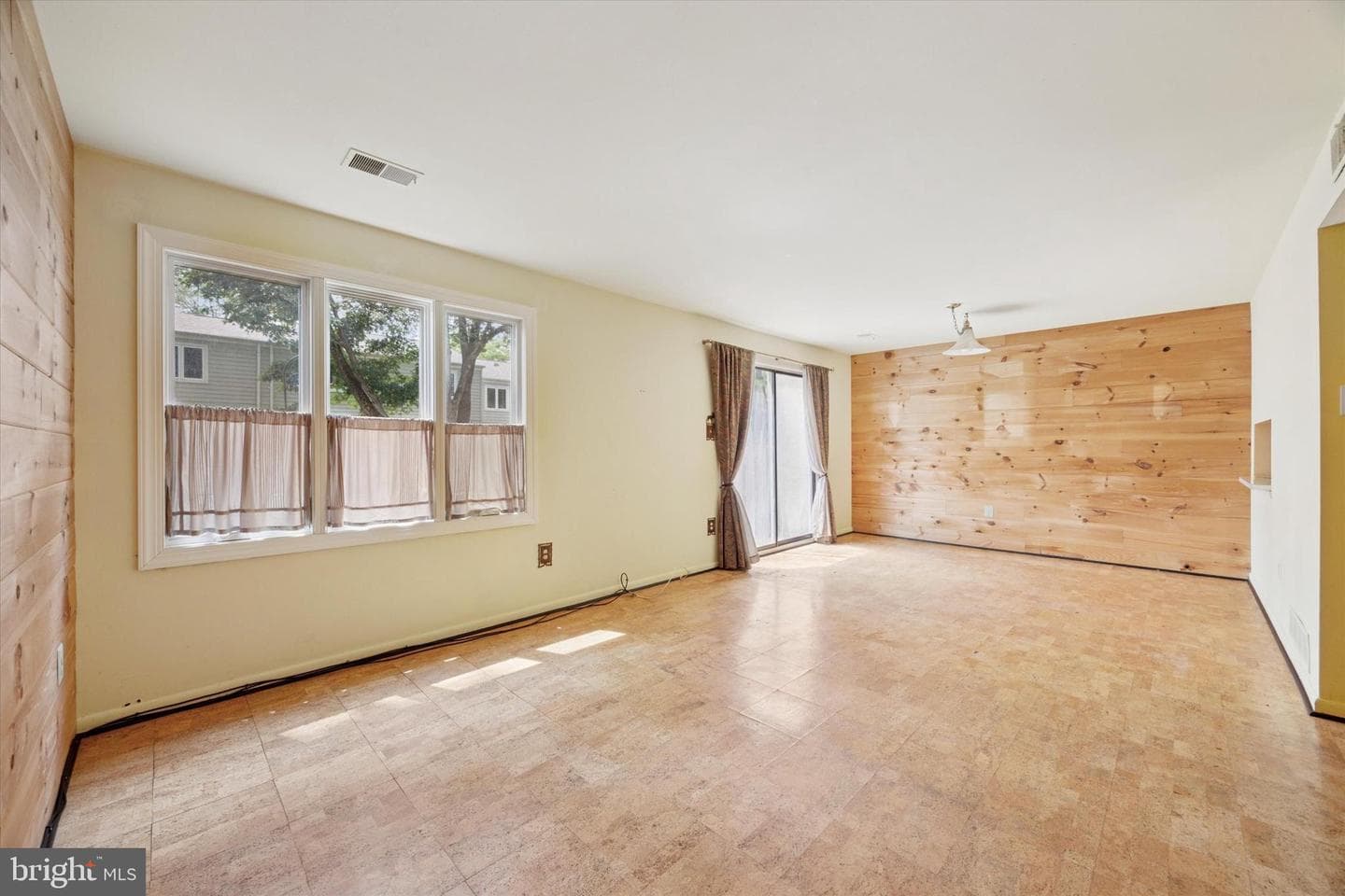 506 Portsmouth Court photo 3