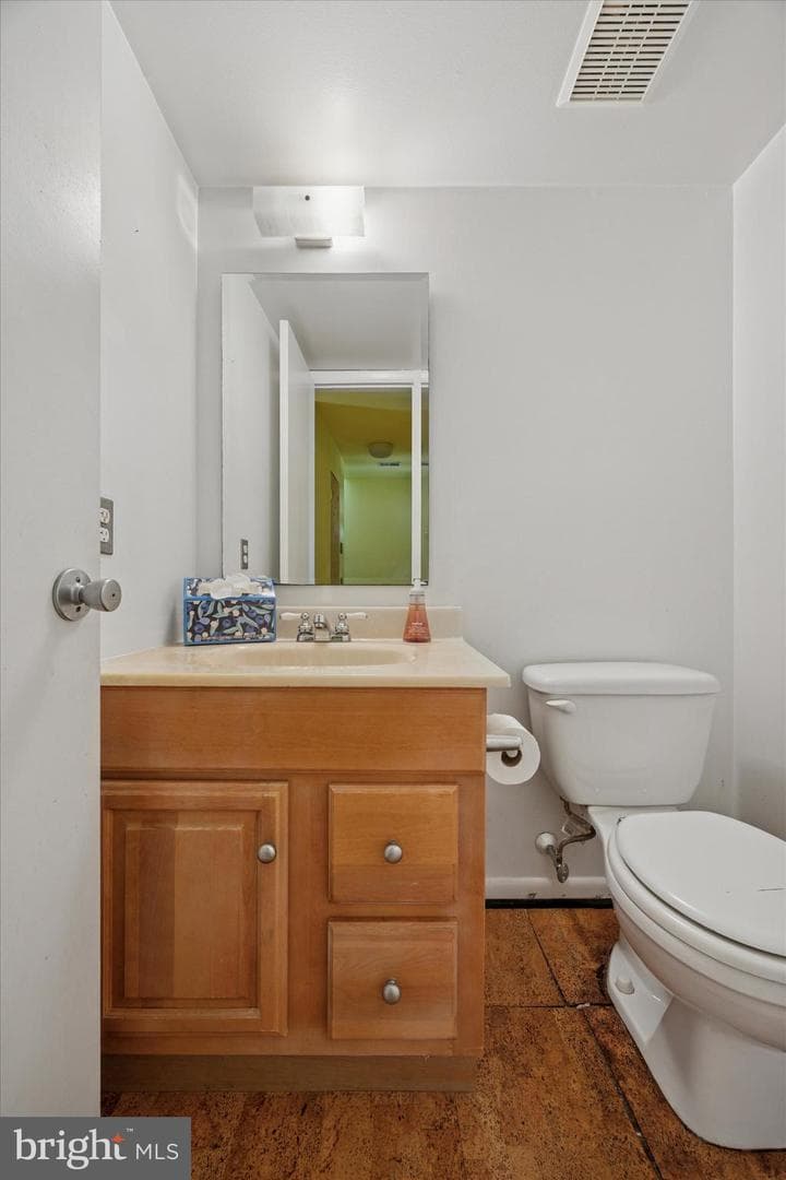 506 Portsmouth Court photo 9