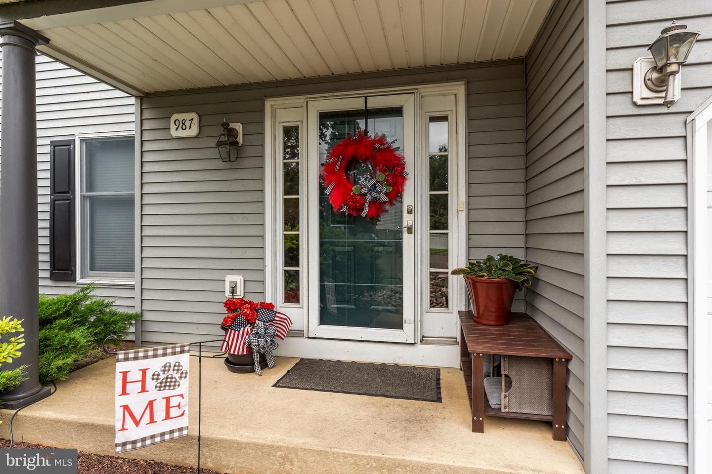 987 Highpointe Circle photo 2