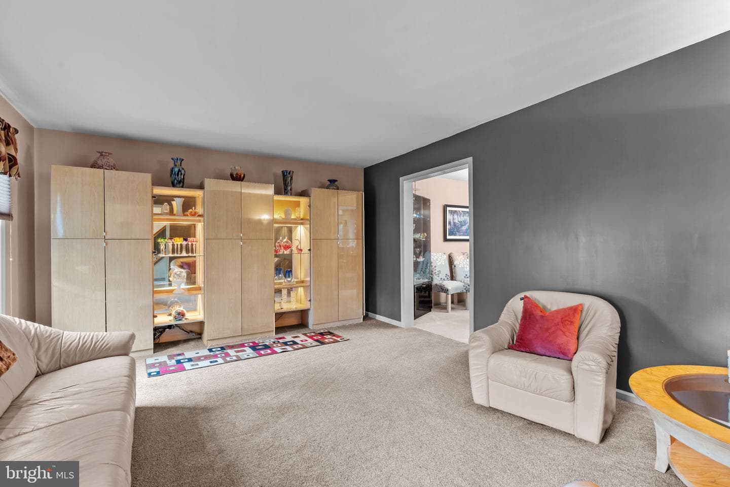 987 Highpointe Circle photo 4