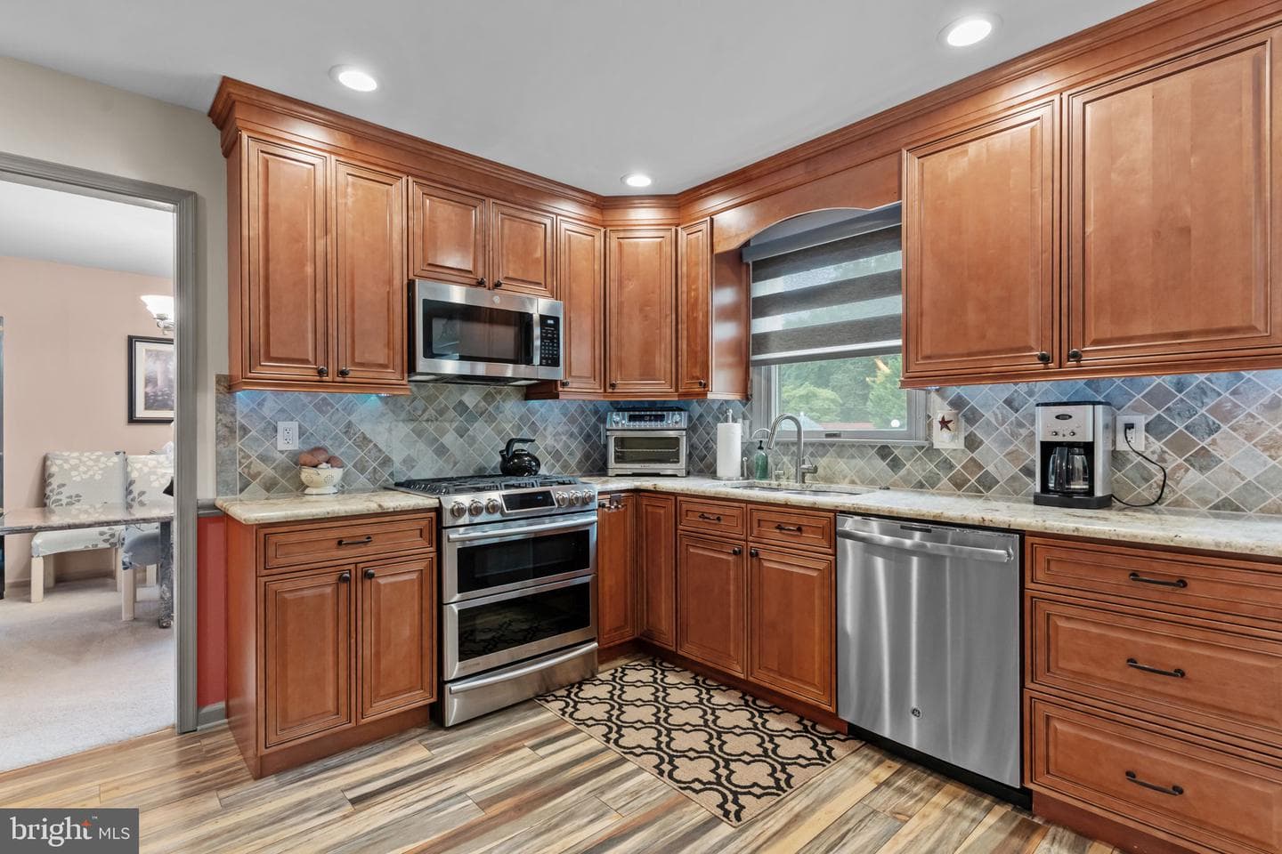 987 Highpointe Circle photo 8