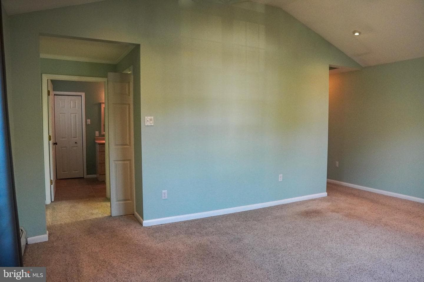 8 McCarthy Avenue photo 13