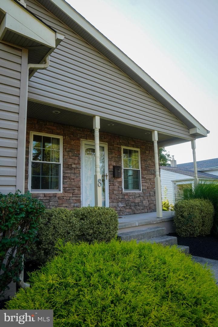 8 McCarthy Avenue photo 2