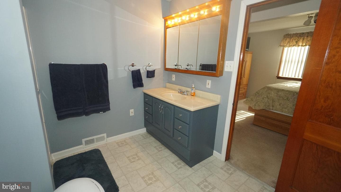 2307 State Road photo 12