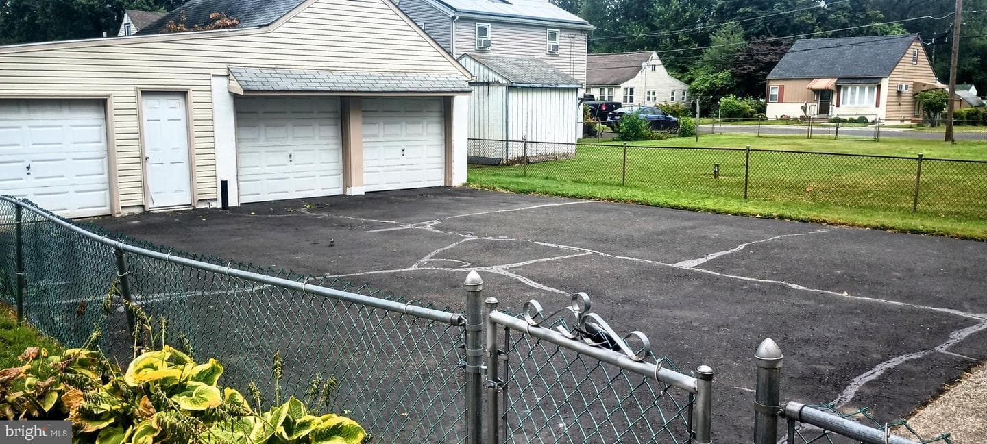 2307 State Road photo 32