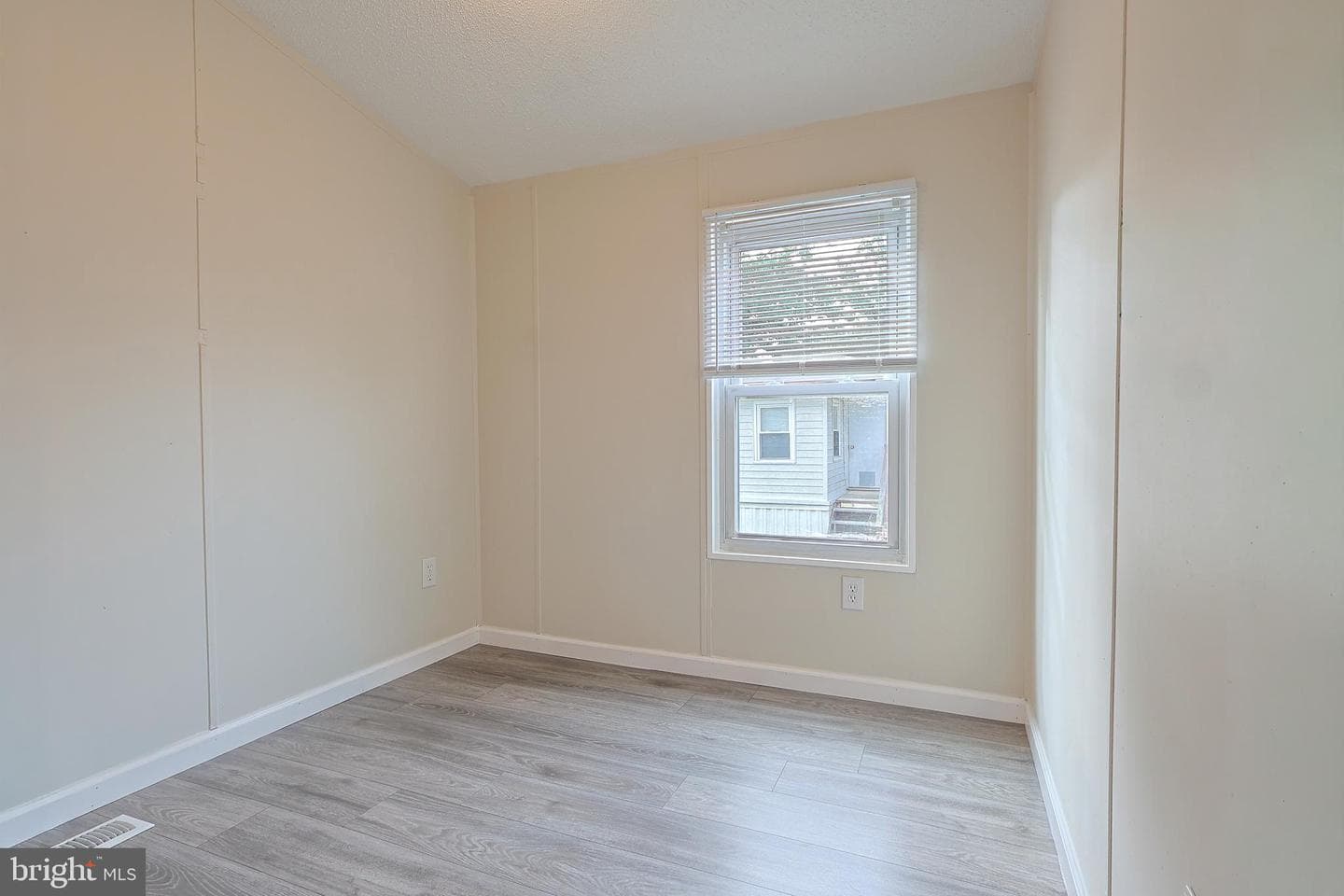 2060 Rohrbach Lane photo 17