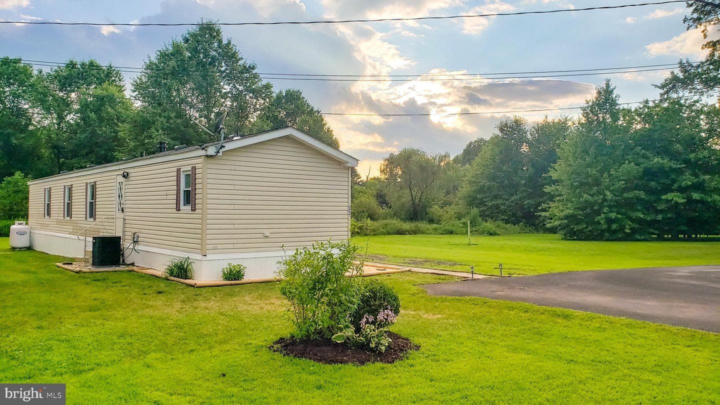 2060 Rohrbach Lane photo 2