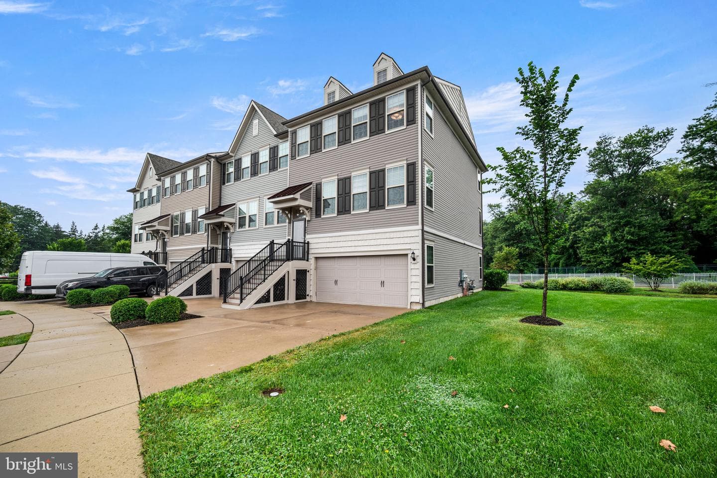 464 Rowan Street photo 2
