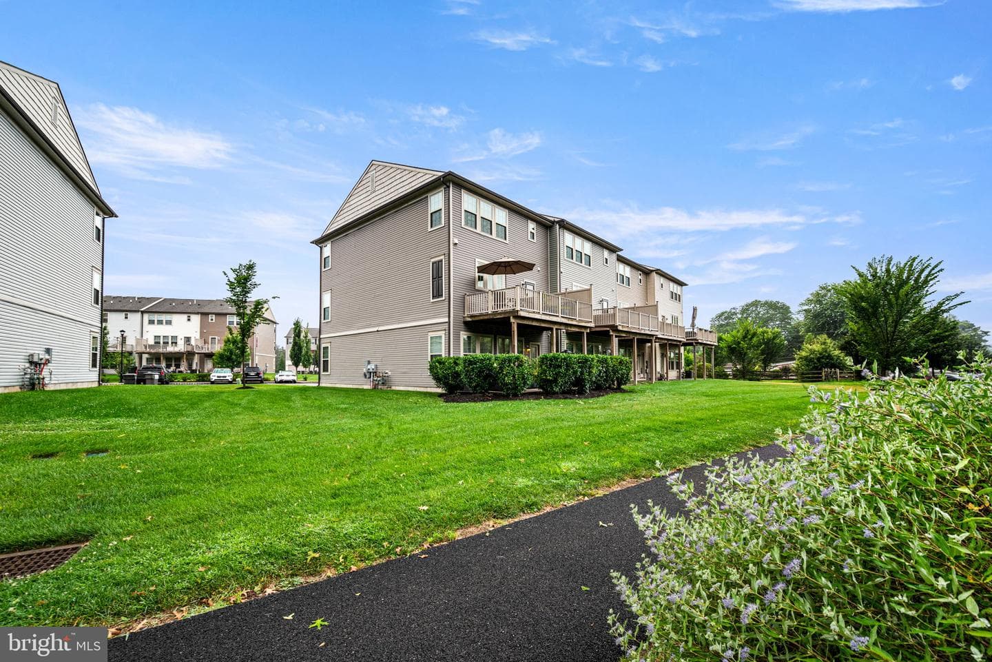 464 Rowan Street photo 31