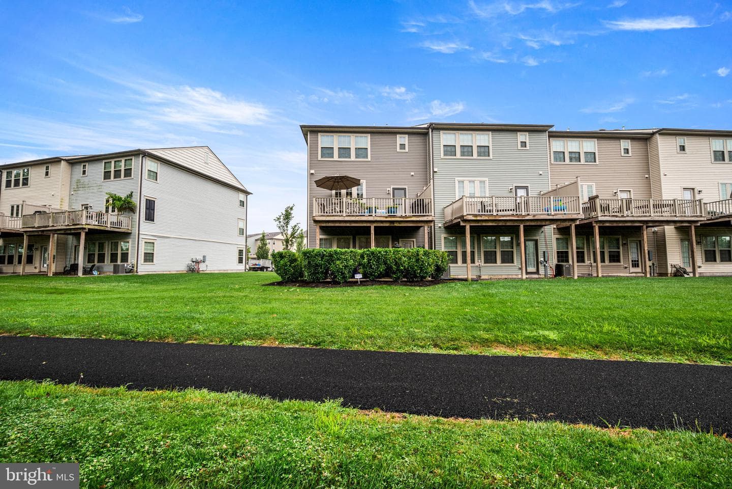 464 Rowan Street photo 32