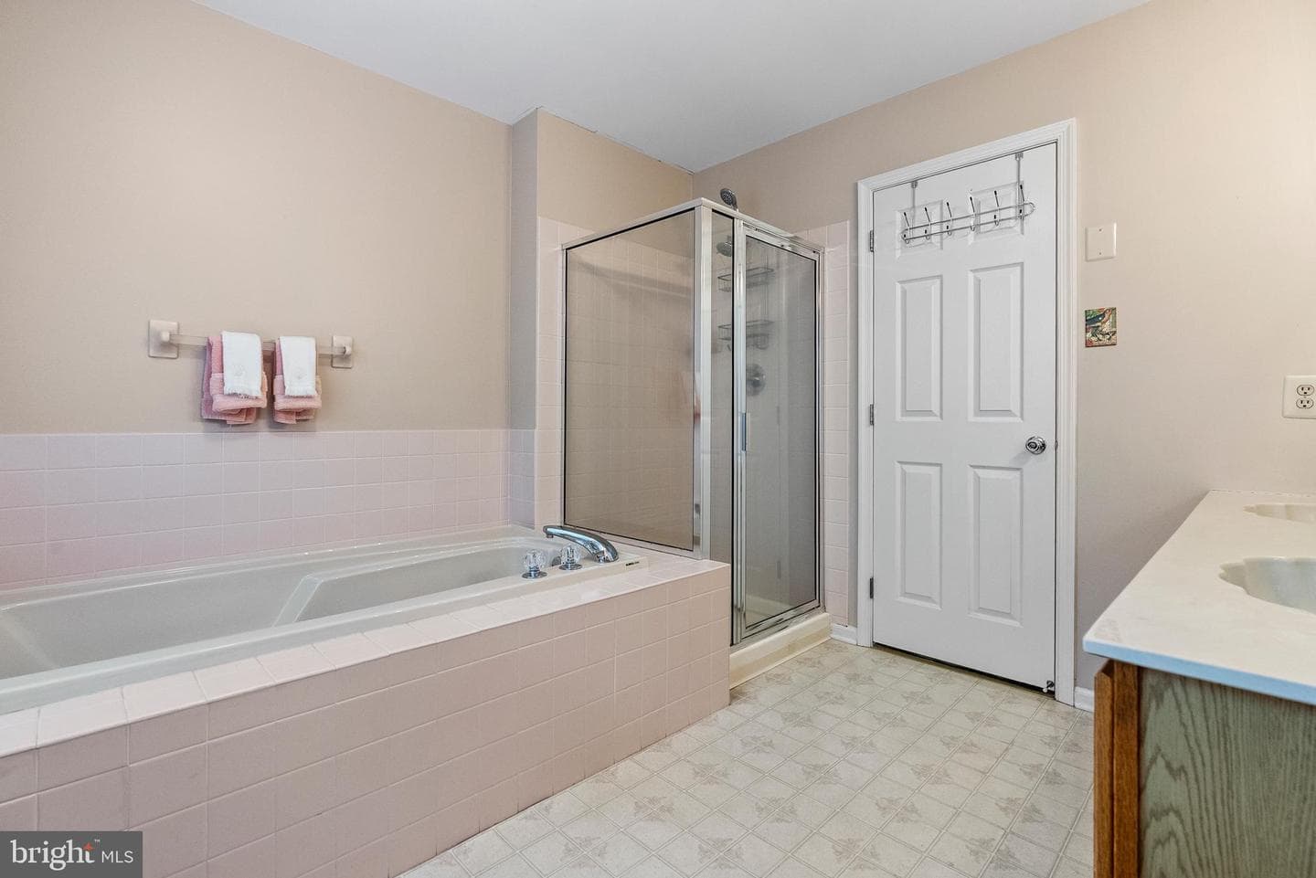 143 Bishops Gate Lane photo 33