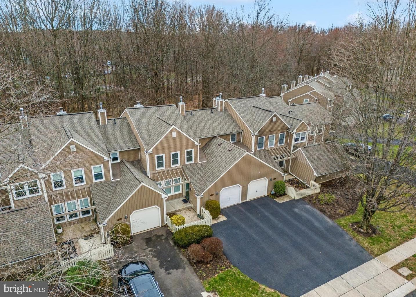 315 Rowantree Circle photo 2