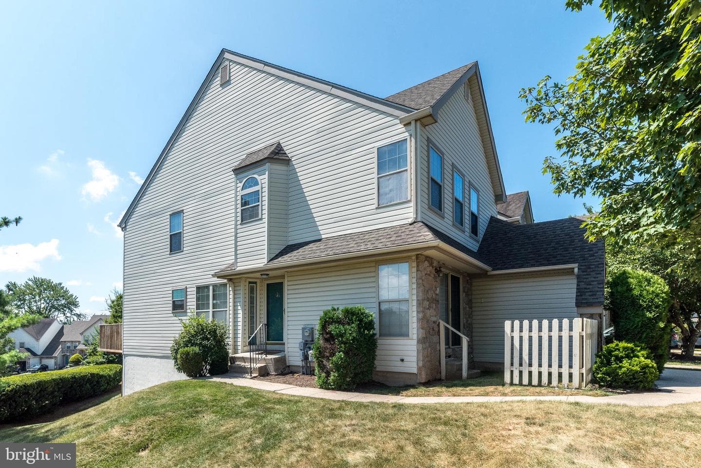 106 Larkspur Court photo 3