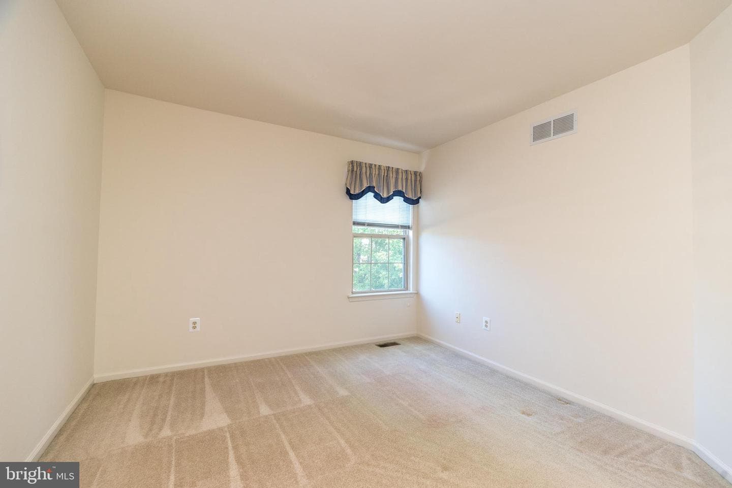 106 Larkspur Court photo 33