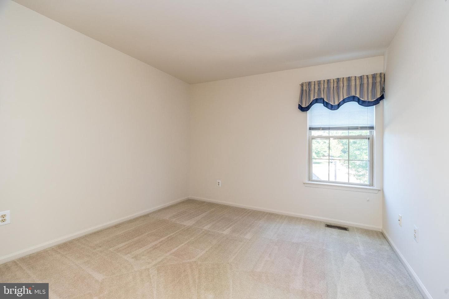 106 Larkspur Court photo 34