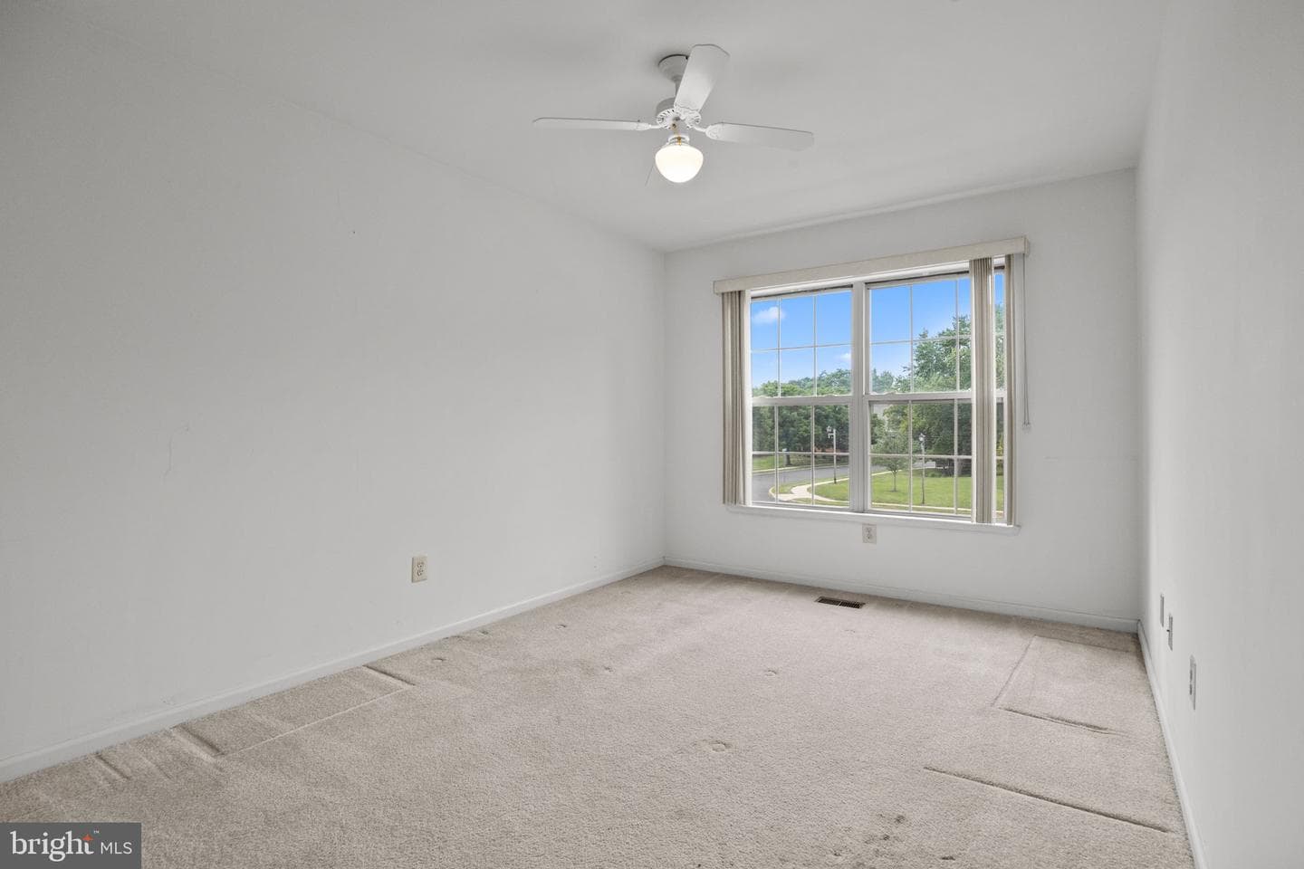 729 Dell Court photo 22