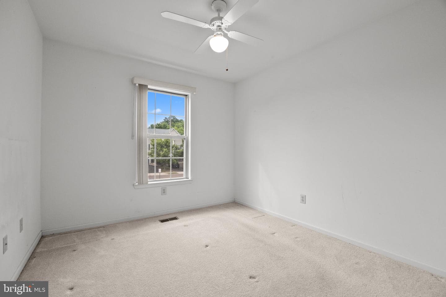 729 Dell Court photo 23