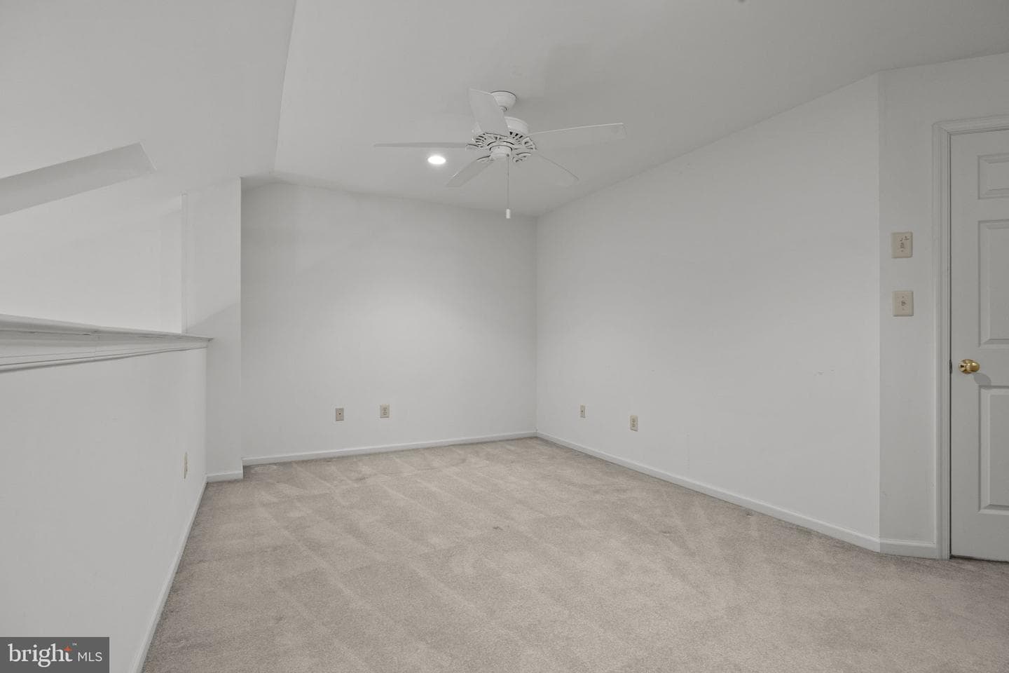 729 Dell Court photo 27