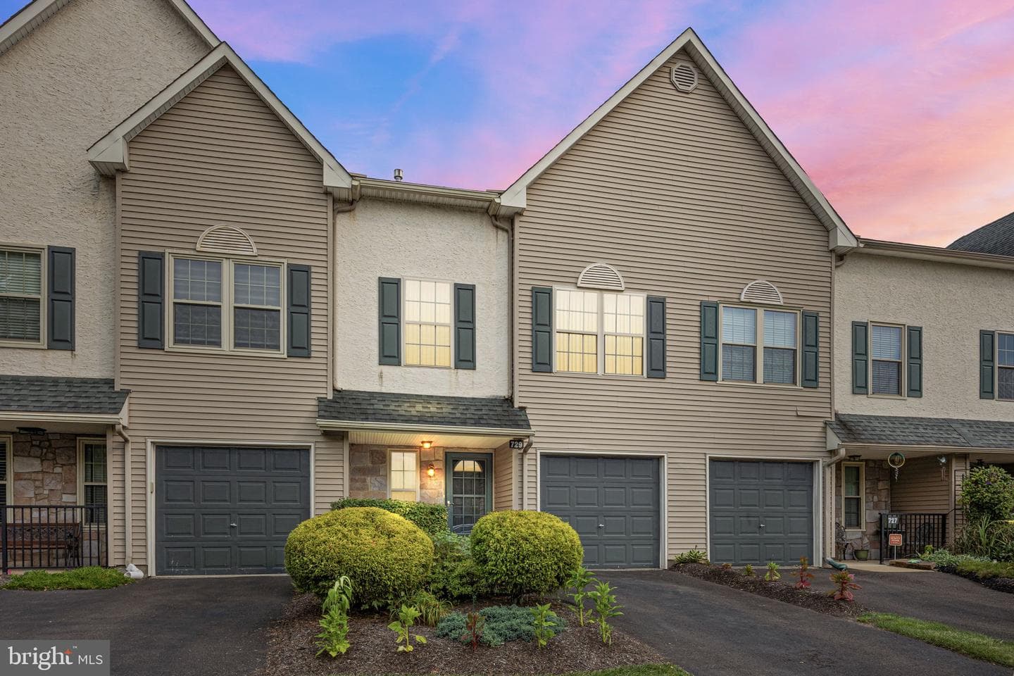 729 Dell Court photo 3