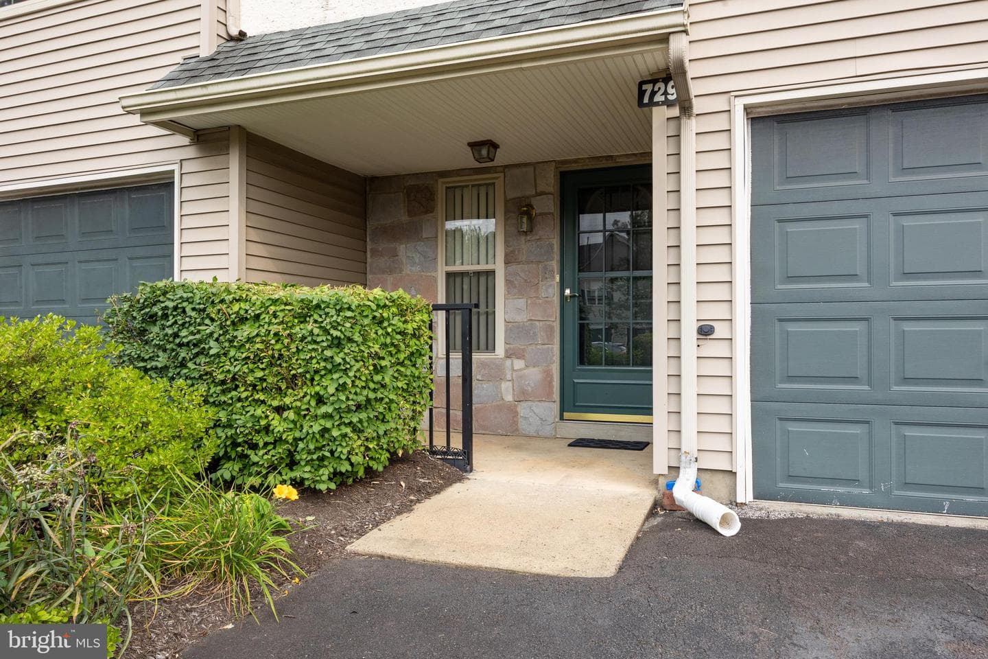 729 Dell Court photo 4