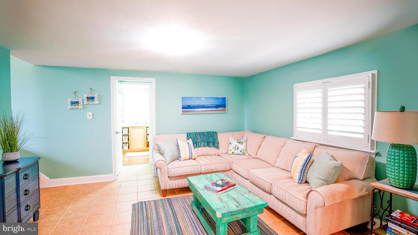 460 Kalmia Street photo 25