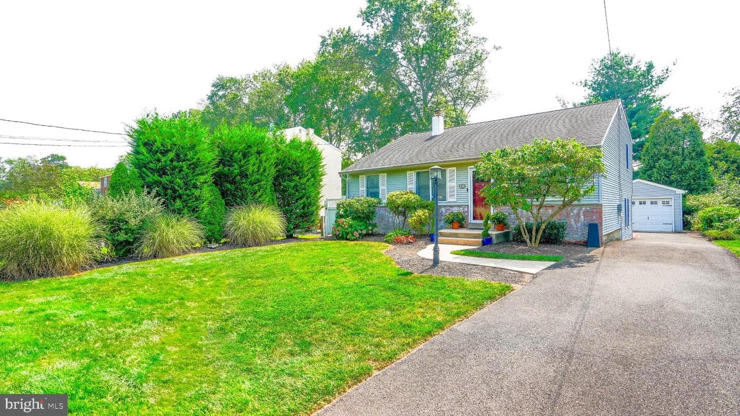 460 Kalmia Street photo 3