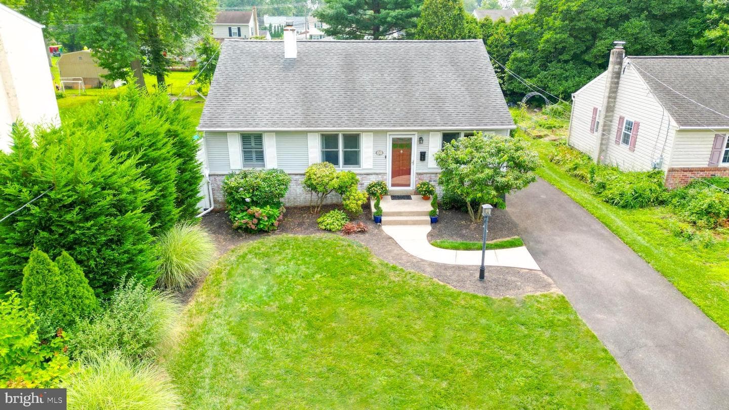 460 Kalmia Street photo 4