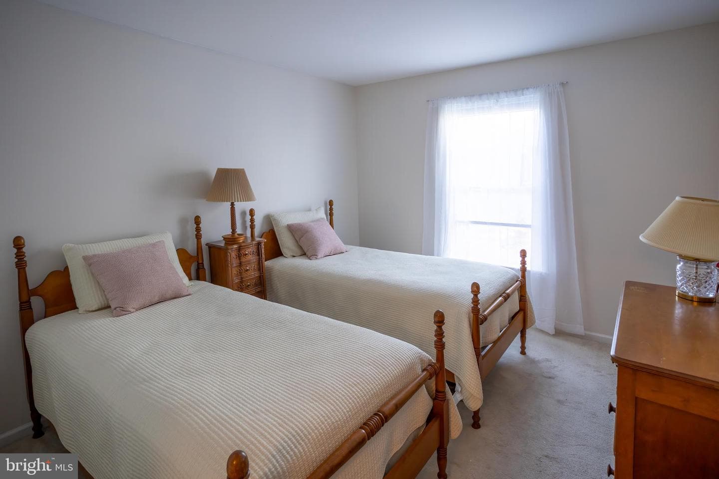 512 Campus Drive photo 16