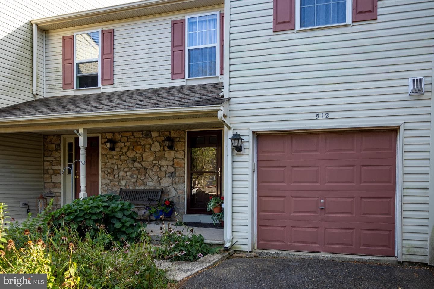 512 Campus Drive photo 2