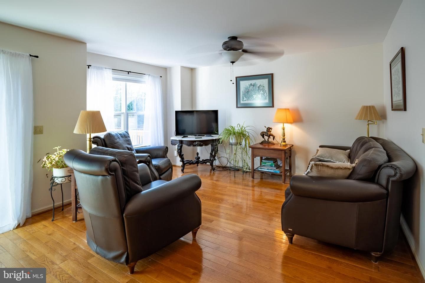 512 Campus Drive photo 4