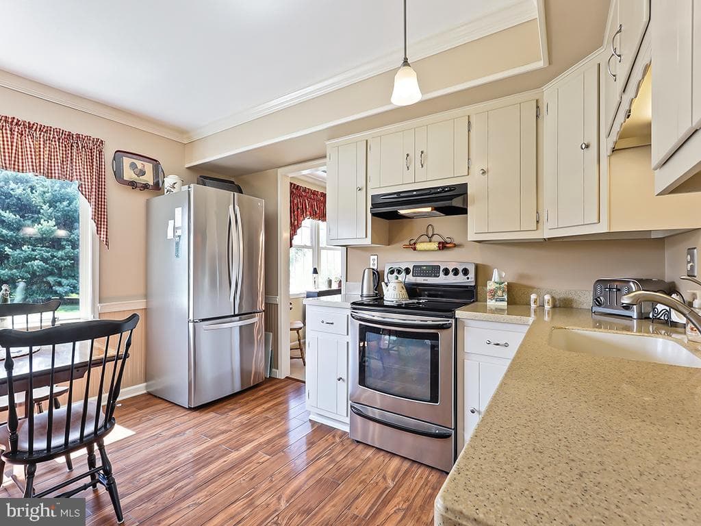 178 Chapel Drive photo 10