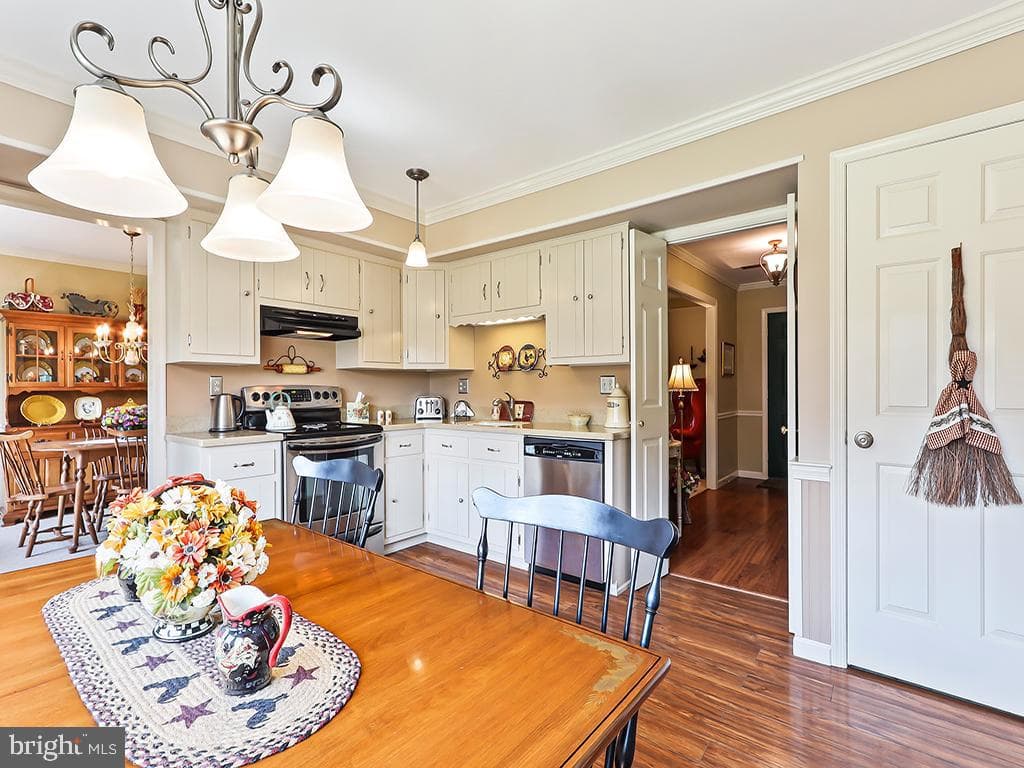 178 Chapel Drive photo 9