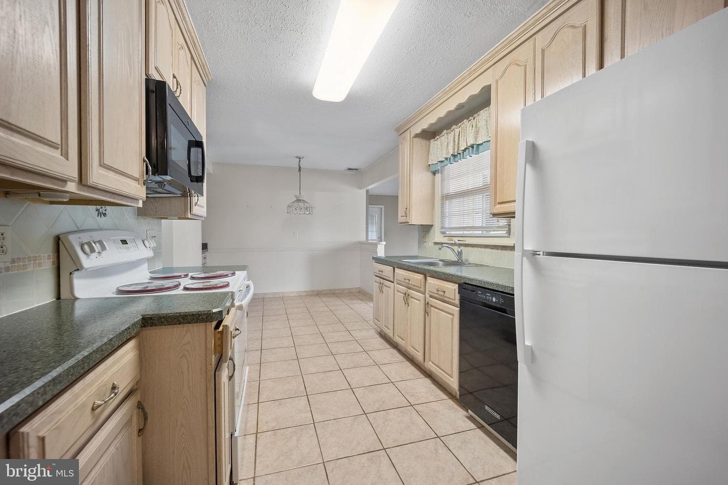 169 Marian Avenue photo 17