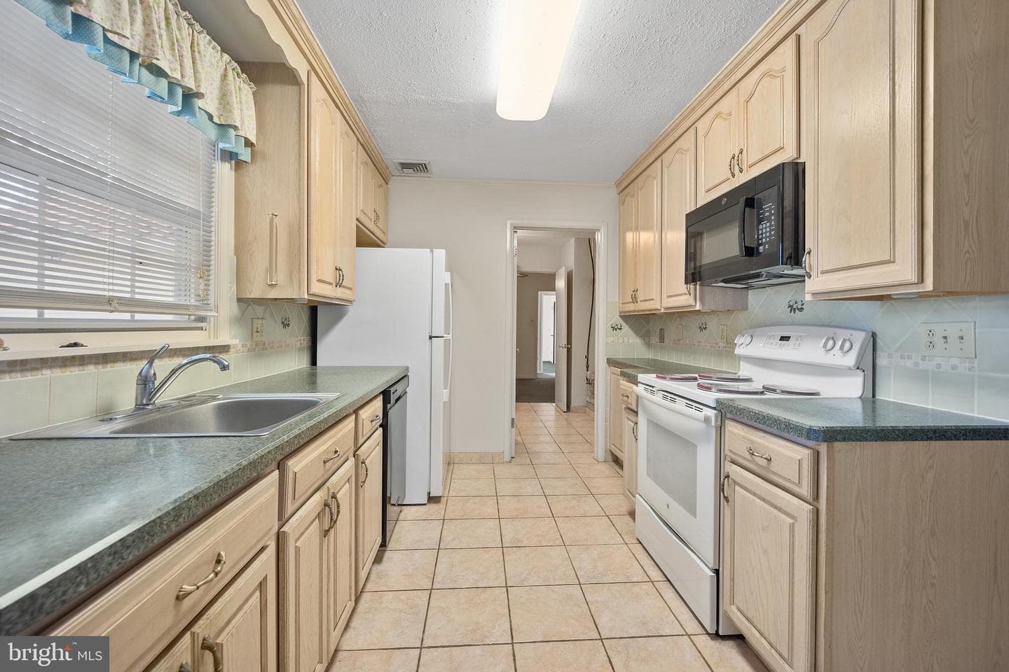 169 Marian Avenue photo 18