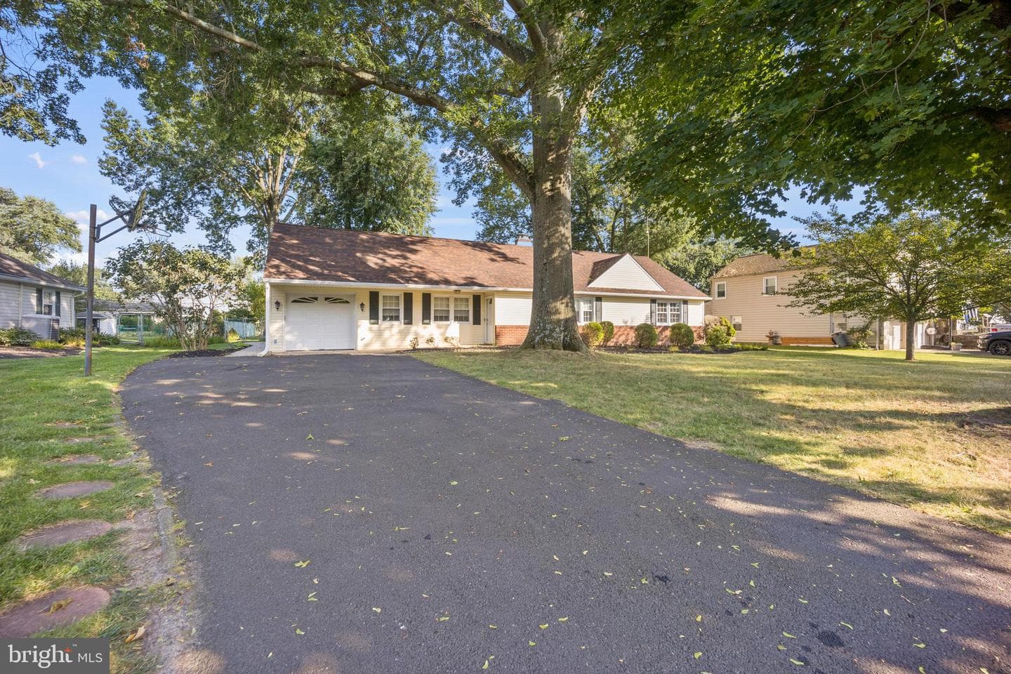 169 Marian Avenue photo 3