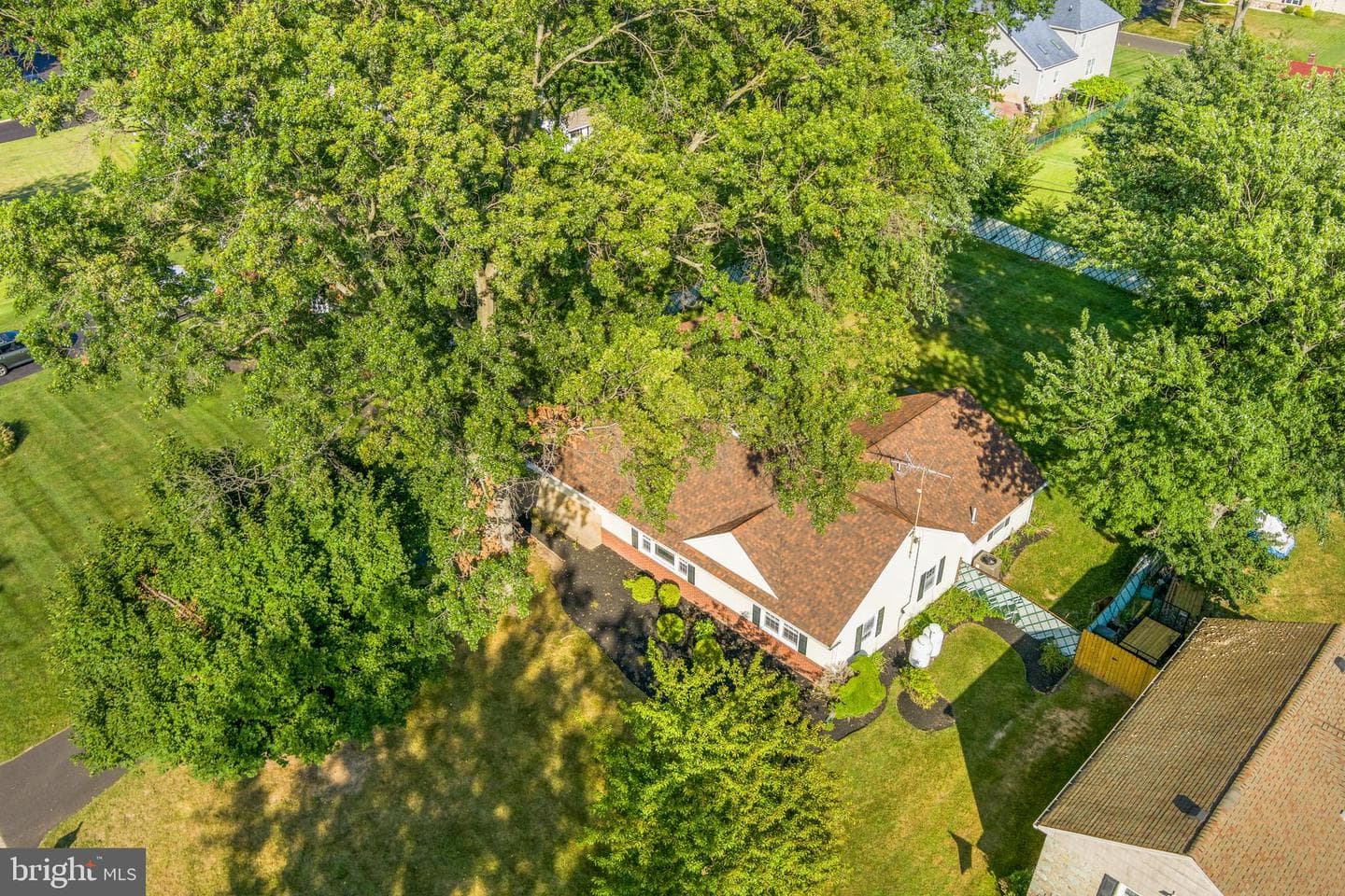 169 Marian Avenue photo 38