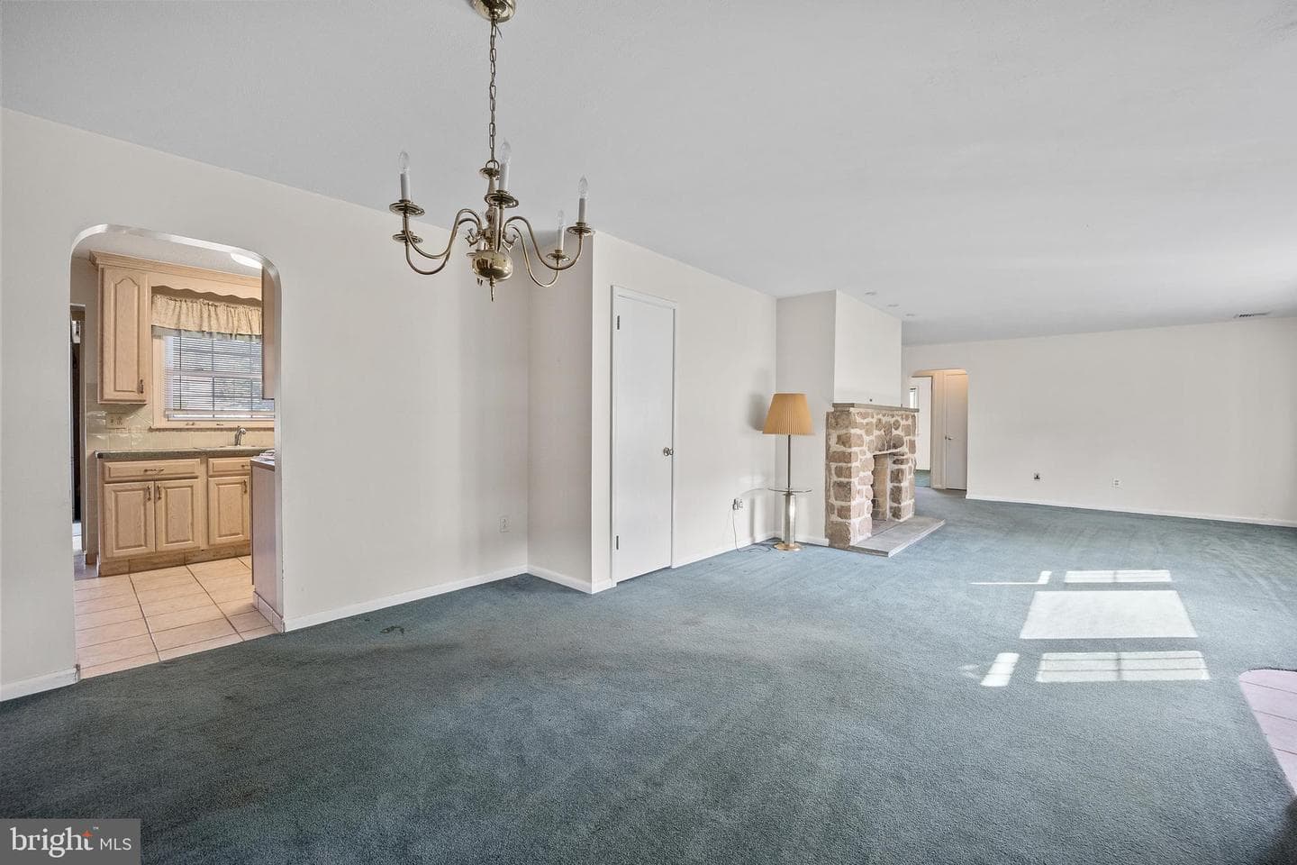 169 Marian Avenue photo 5