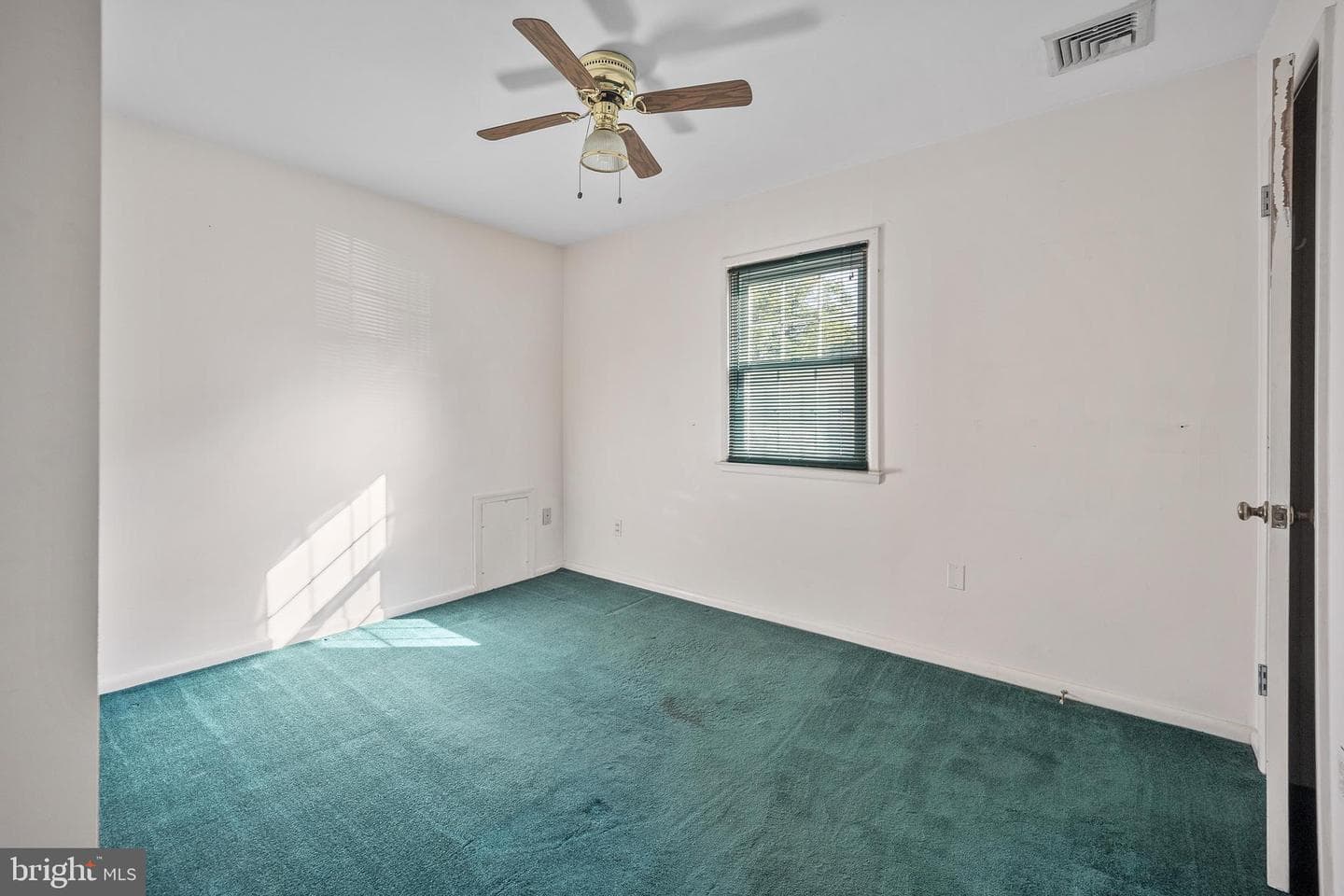 169 Marian Avenue photo 9