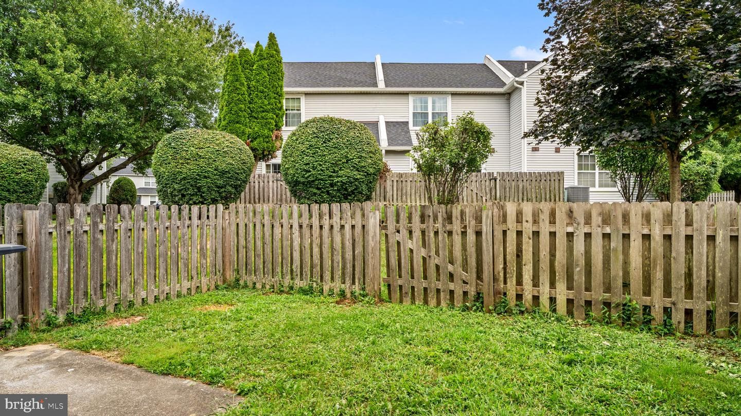 21 Eaton Court photo 32