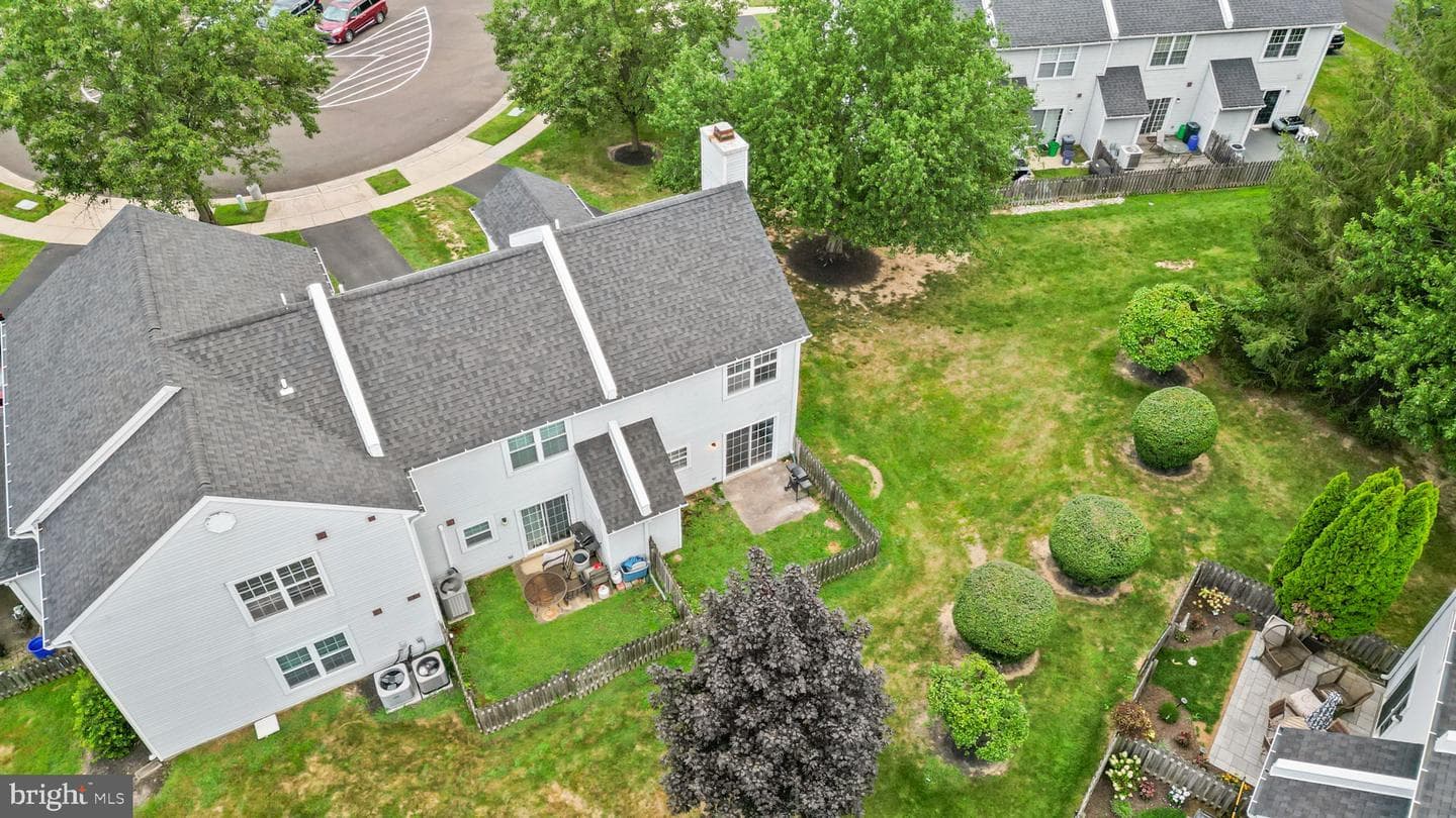 21 Eaton Court photo 39